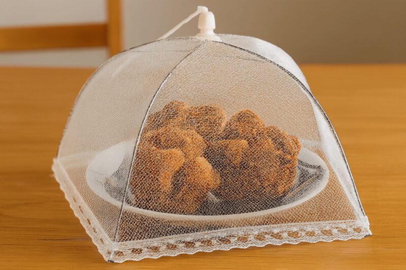 蚊帳を被せて保存しているサーターアンダギー