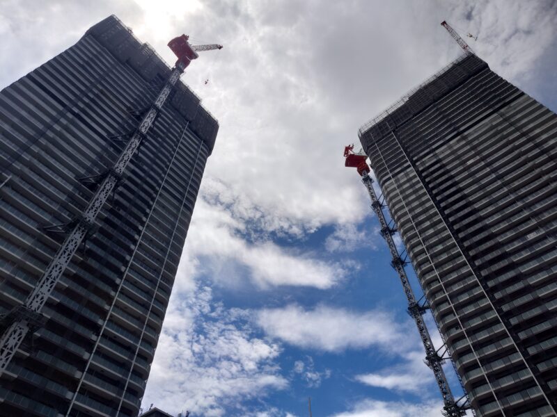 建設中のビル画像