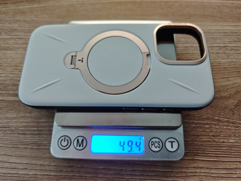 TORRAS iPhone17ケース
Ostand Q3 レザートーンの重量測定画像