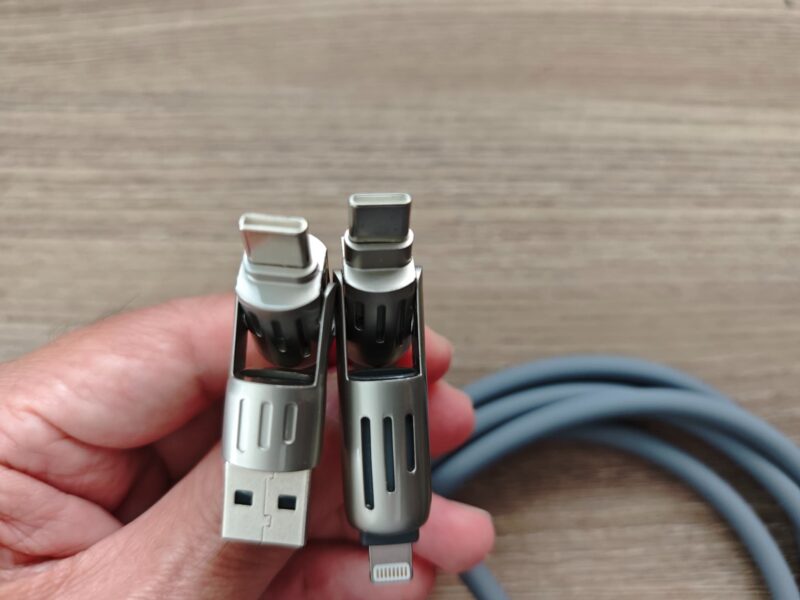 LISEN 4in1充電ケーブル画像