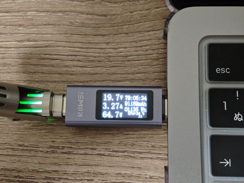 LISEN 4in1充電ケーブルMacBook Airへ充電