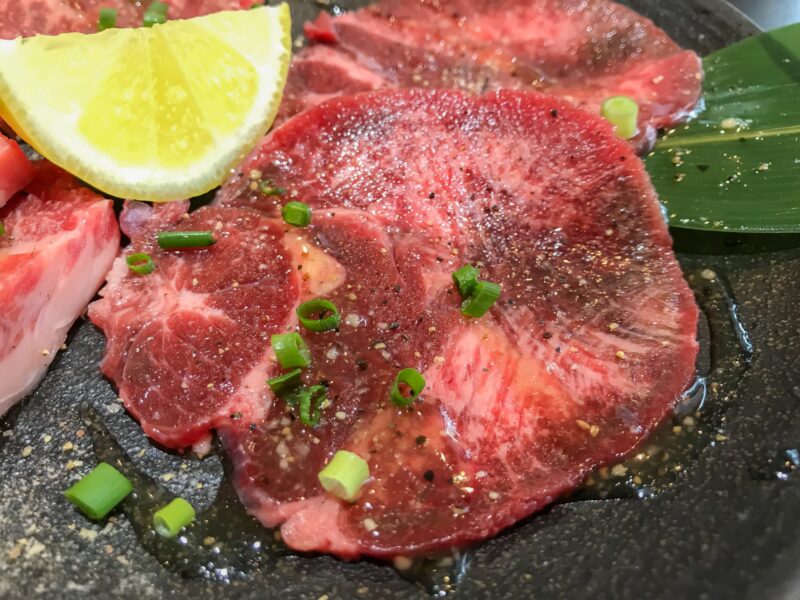 牛タンでハンバーグを作る