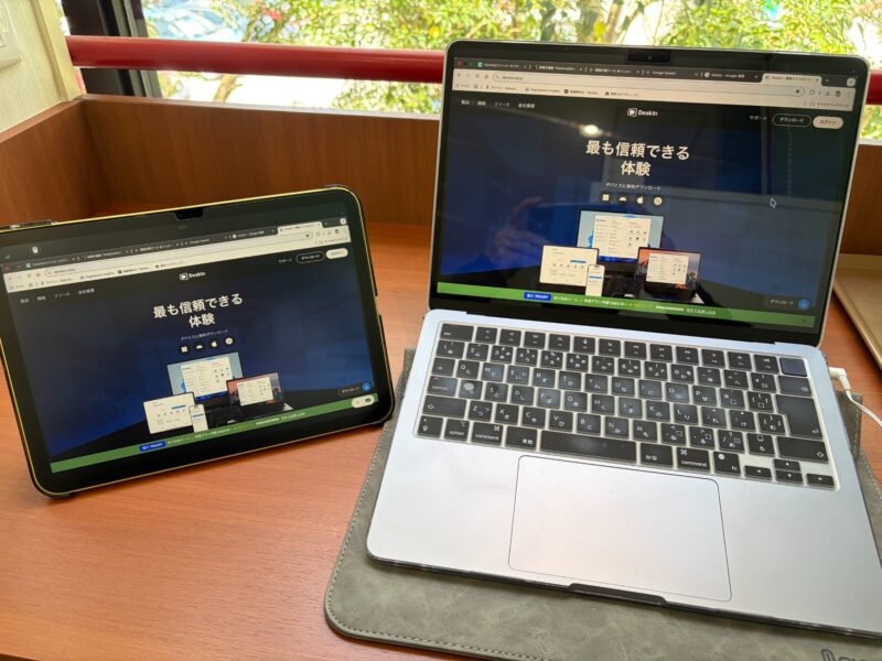 iPadとMacBook AirをDeskInで接続中