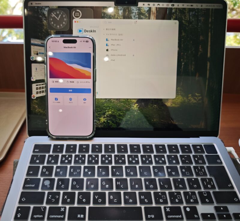 MacBook AirとiPhoneをDeskInで接続中